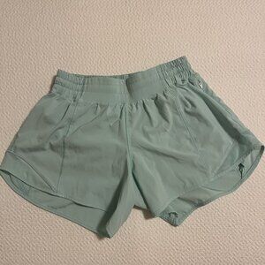Lululemon Hotty Hot Low-Rise Lined Short 2.5"